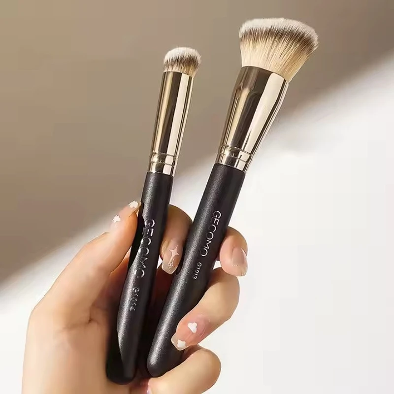 GECOMO КИСТЬ ДЛЯ ТОНАЛЬНОГО КРЕМА